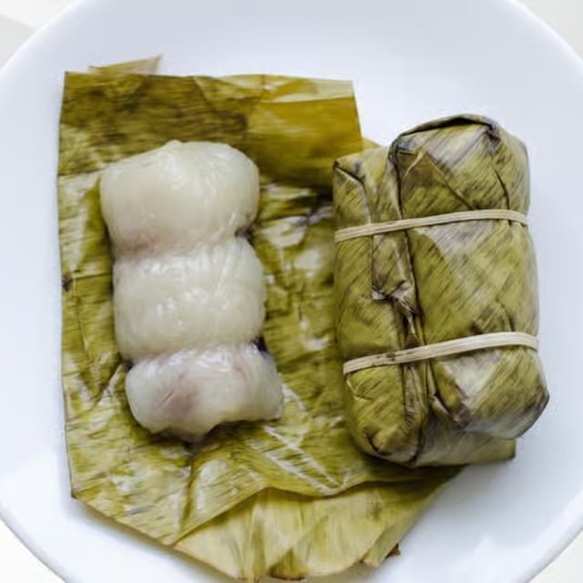 Taro Khao Tom Mud (Taro in Sweet Sticky Rice).