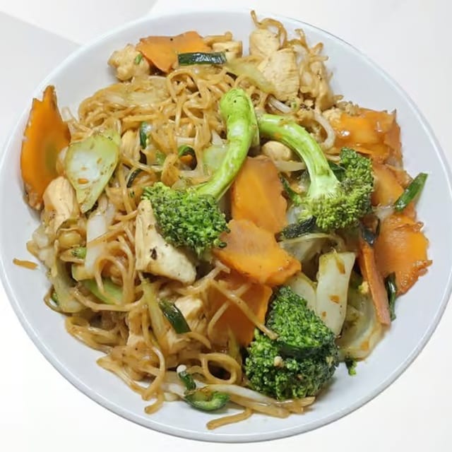 Chow Mein (Mama Noodles).